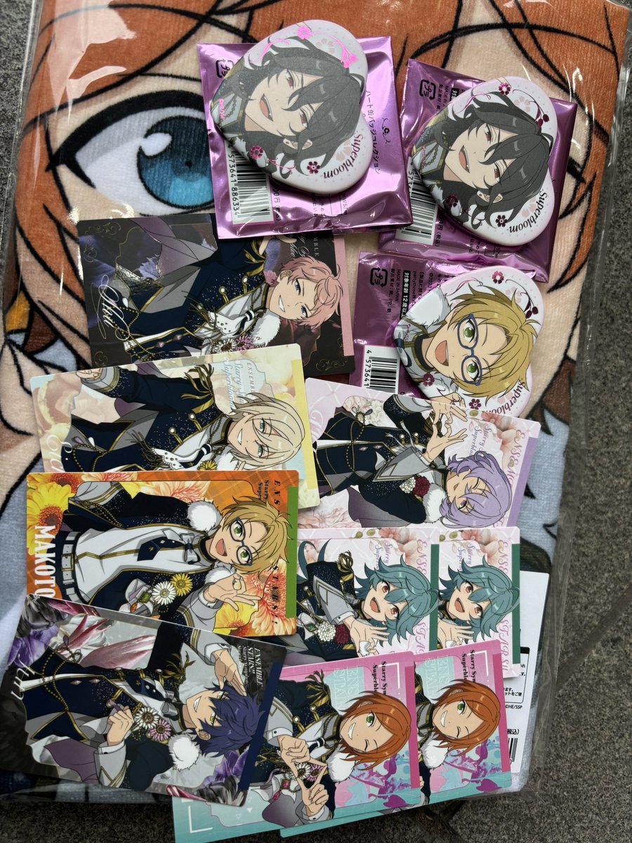 yuuri_anim's tweet photo. スタフォニ あんスタ 交換

譲 ハート缶 零ⅹ2 真
    カード 宗、英智、真、ジュン、ひなた、
                ライカⅹ2、ユメ

求 スバル決まり次第 > 桃李 創

只今現地におります https://t.co/14zrEiVvRu