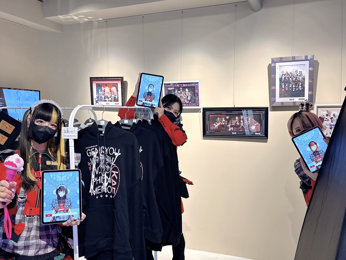 imaginary_base's tweet image. ▽ #IMAGINARY_BASE INFO ▽
本日も元気にオープンしました💎

#VWP現象4 #花譜5thワンマン 事前通販商品の試着できます！！👕👖
可愛いグッズのサンプルも置いてありますので、ぜひお手に取ってご覧ください👀✨

キャスト・スタッフ一同、皆さまのご来店をお待ちしております💐