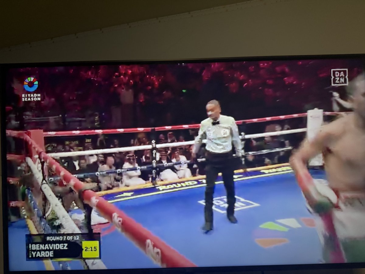 DannyPLUSBoxing's tweet image. David Benavidez DROPS Yarde in 7th #BenavidezYarde