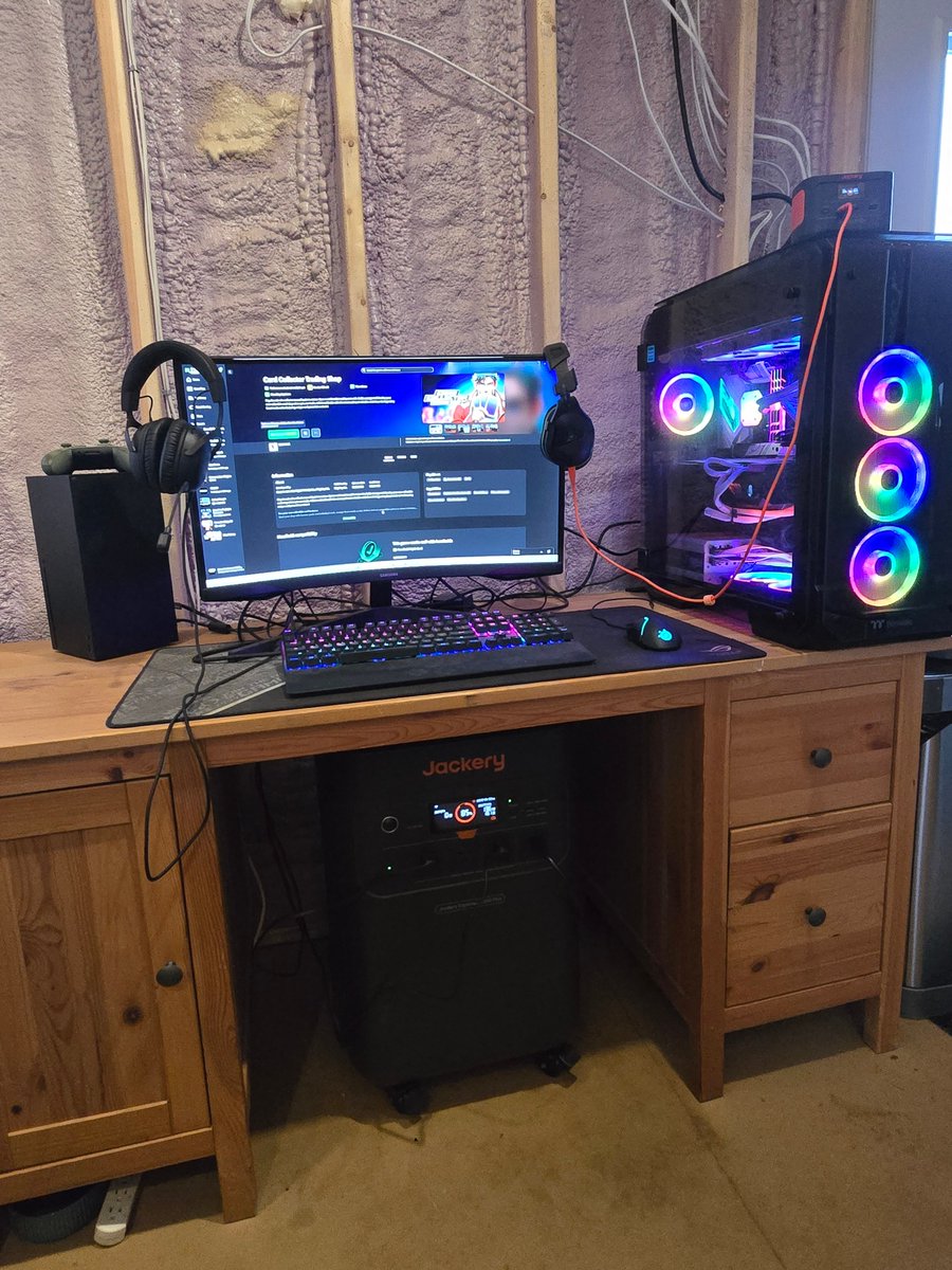 jackeryinc's tweet image. 🌨️ While the recent storm knocked out power across northern Canada, James’ off-grid cabin stayed warm, bright, and fully connected — all powered by his Jackery solar generator system.
Everything kept running even in –49°F.
#Jackery #JackeryStories #SolarGenerator #SnowStorm