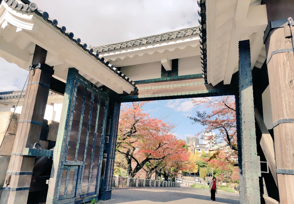 武道館LIVEの前に偶々ご縁出来た方(Julieファン)の個展を訪ねて銀座に寄り道、遅めlunchから🏨check-in
武道館着いたら2階スタンド入口締切
いつも早くから着席が開演10分前🤣
音楽劇落選次の申込み🎶DMもうすぐ慌ただしい一週間でした🥰