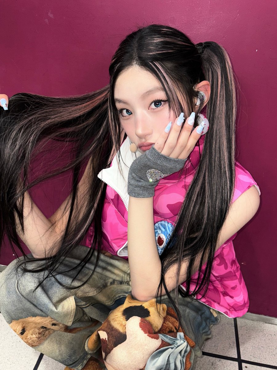 KIOF_ARCHIVE's tweet image. [인스타그램] 251122 쥴리 나띠 벨 하늘

KIOF_쇼!음악중심 Behind photo🍀

#KISSOFLIFE #키스오브라이프 #キスオブライフ #KIOF #JULIE #쥴리 #ジュリー #NATTY #나띠 #นัตตี้ #ナッティ #BELLE #벨 #ベル #HANEUL #하늘 #ハヌル