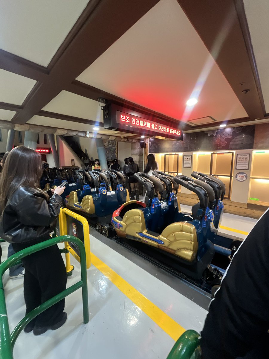 밤티스케..
그래도 오랜만에 잘생긴남자들 보고 좋앗어요