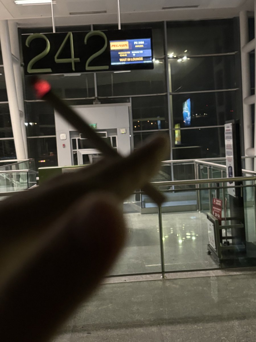 borsasinemasi's tweet image. Yine bir Ankara ziyareti… Başkent borsası falan filan. Yersen! Günaydın, iyi pazarlar. #NextLevel