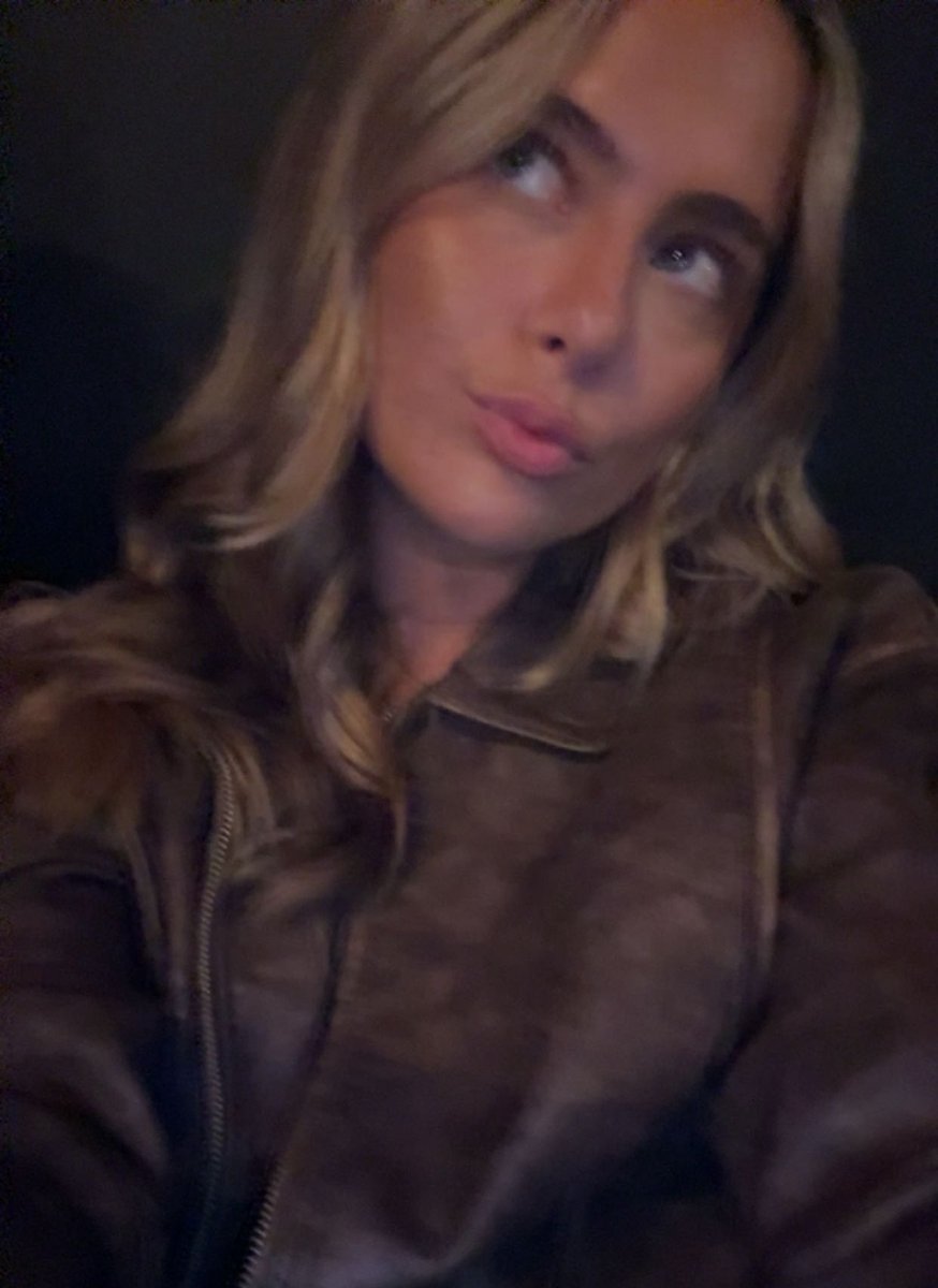 goddess_margott's tweet photo. mommy’s out💋 be a good boy and pay for my drinks https://t.co/L36srAkzex