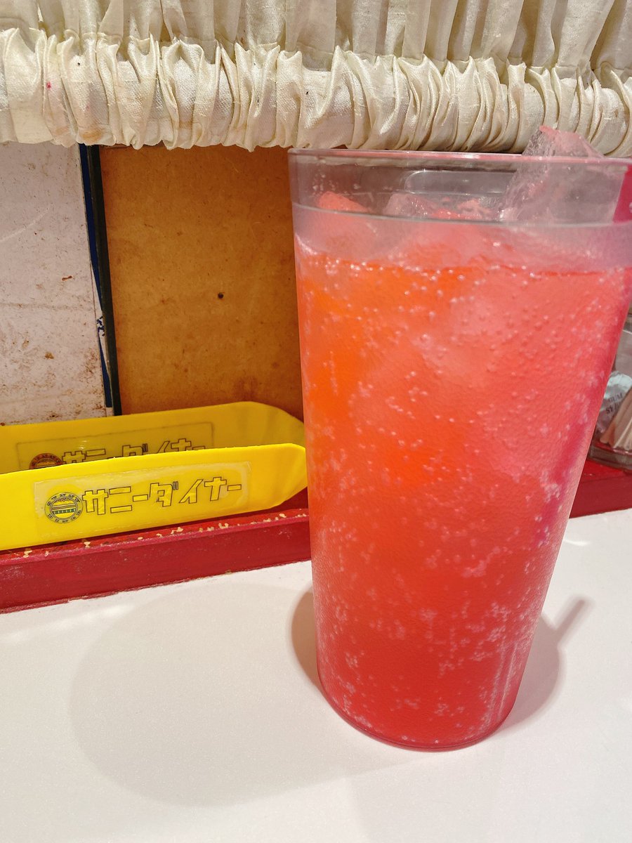 ここのドリンクはでけぇんじゃー