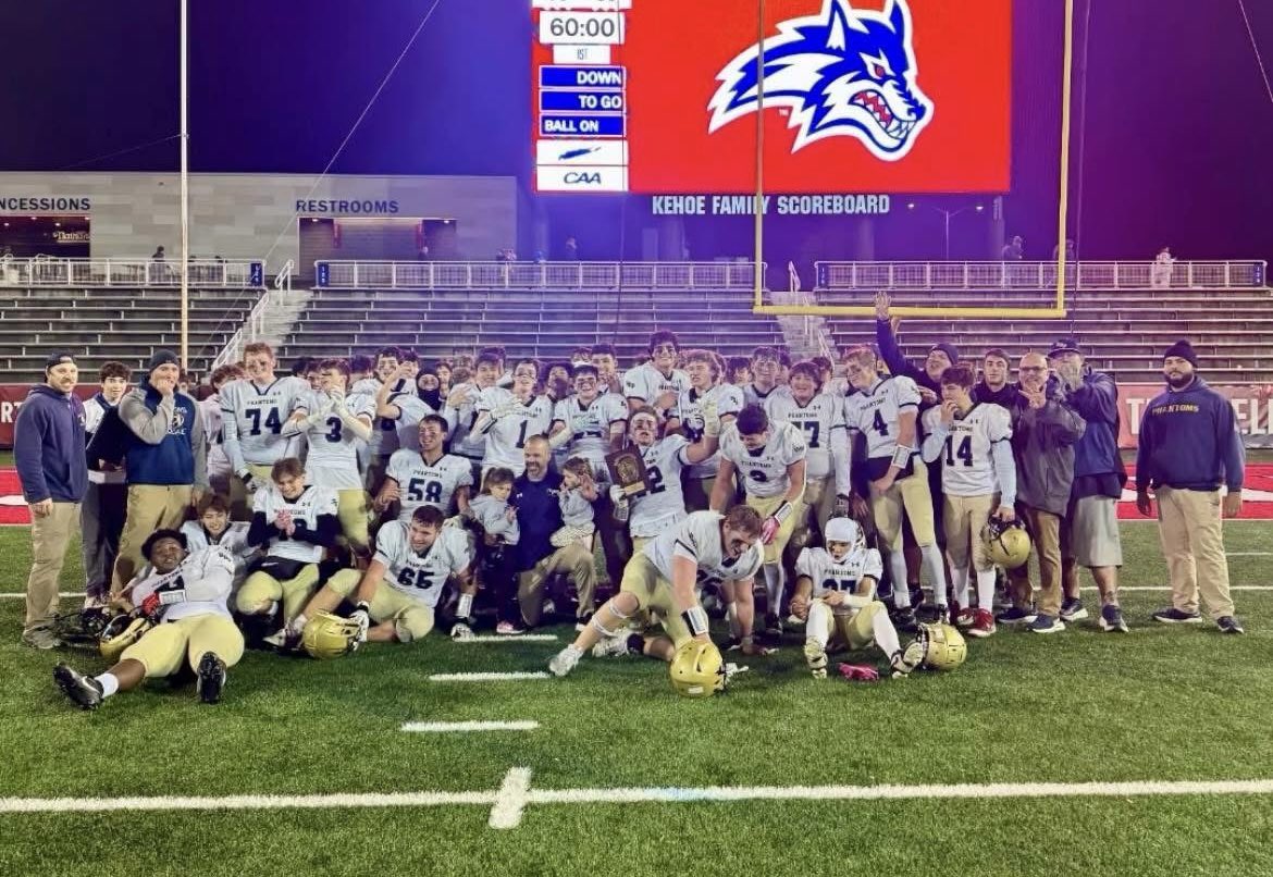 SectXISuffolk's tweet photo. Congrats to Bayport-Blue Point on winning the Division IV Suffolk County championship! 🏈 https://t.co/3kBBdt6k6y