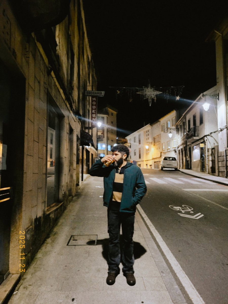 phablocalixta's tweet image. 03:00 da manhã e eu poderia passar a madrugada inteira num looping