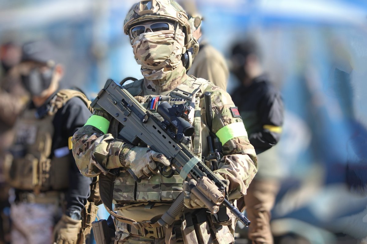 masato_SA80's tweet photo. 昨日はヘッズ川越でようやく現行イギリス軍装備できた。
まだ装備足りてないけど満足。

そしてVortex Razor AMG スーパーショートスコープがめちゃくちゃいい。
実もレプも手に入れることできないから本当に作ってくれてありがとう。

#イギリス軍 #L403A1 #L85A3 #VortexRazorAMG https://t.co/ZZlFiCAAW1