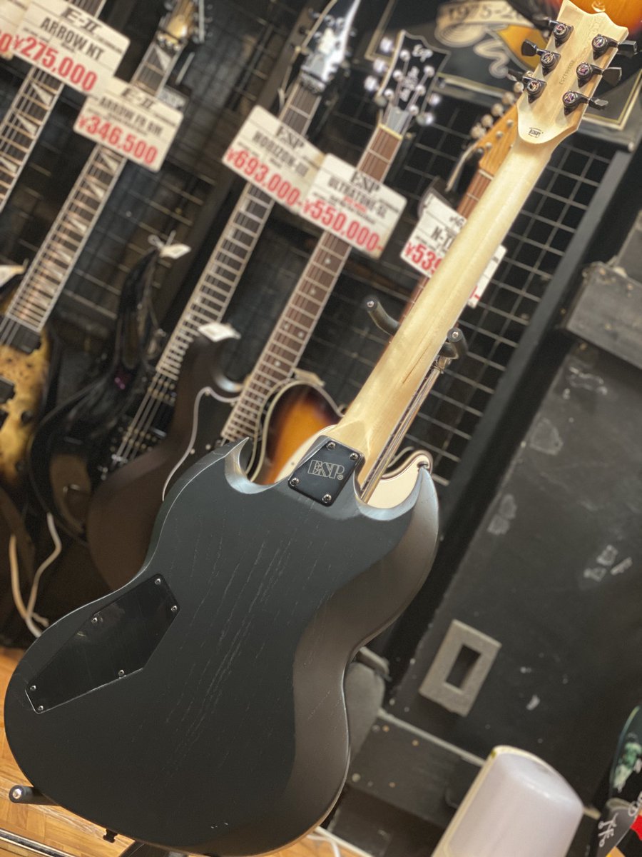 真っ黒にリアハム1発
かっちりした造りなので心置きなく暴れ散らかしましょう
是非とも傷だらけにしてください
by #テクハスタッフたがわ

#御茶ノ水 #ESP #エレキギター #ギター