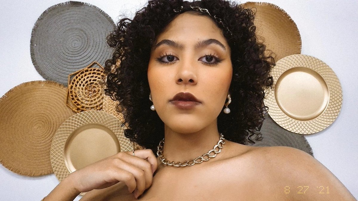 requintemusgo's tweet image. meu colar é também minha tiara quem amou