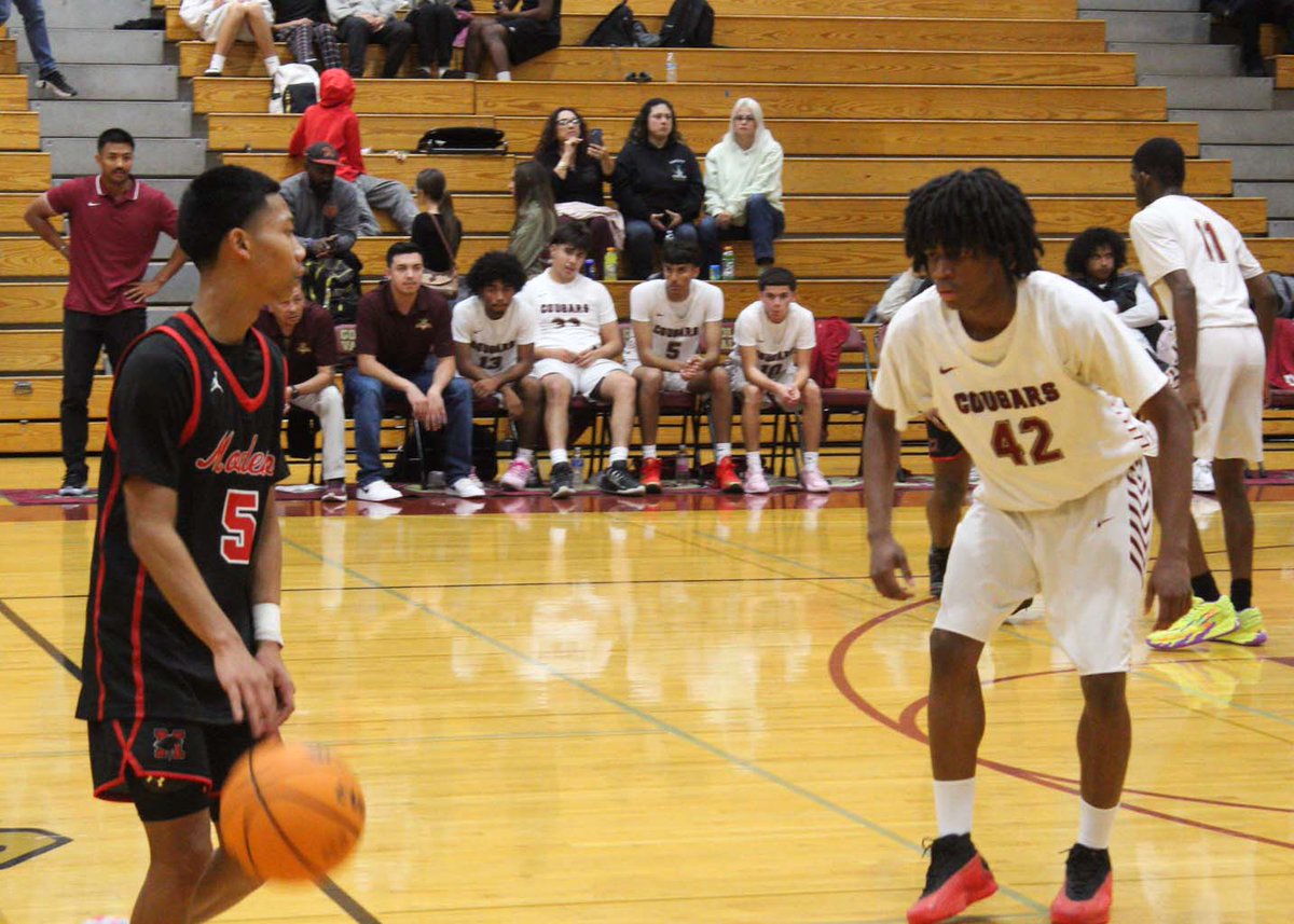 ALMSeditor1's tweet image. Last night (11/21), the Golden Valley Cougars played the Modesto Panthers in their preseason opener. You can read about how GV defeated Modesto in the newest ALMS article by Grace Gallegos. @gallegos_g85194 
#Goldenvalleyhigh #highschoolbasketball

averagelocalmedia.com/news/category/…