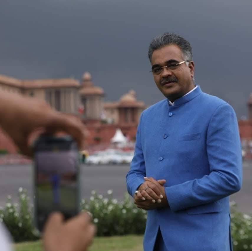 rahulthakur9293's tweet image. शानदार शख्सियत, बेहिसाब काबिलियत और मीडिया में हम सब के मार्गदर्शक @RajkishorLive सर को जन्मदिन की बहुत बहुत शुभकामनाएं।
Happy Birthday to you sir 🎈🎉🎁🥳