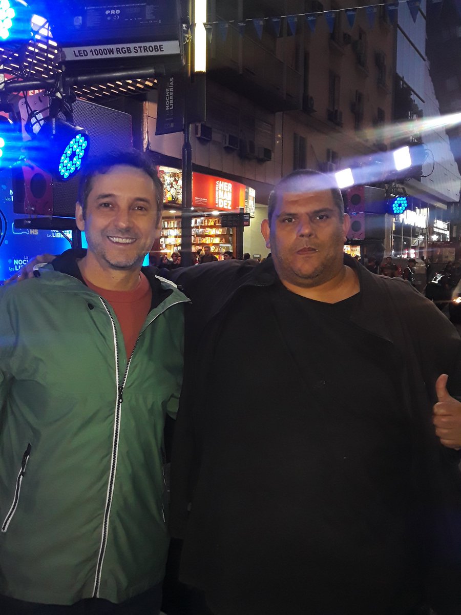 Con <a href="/andresrieznik/">Andrés Rieznik</a> en la Noche de las Librerías!!!