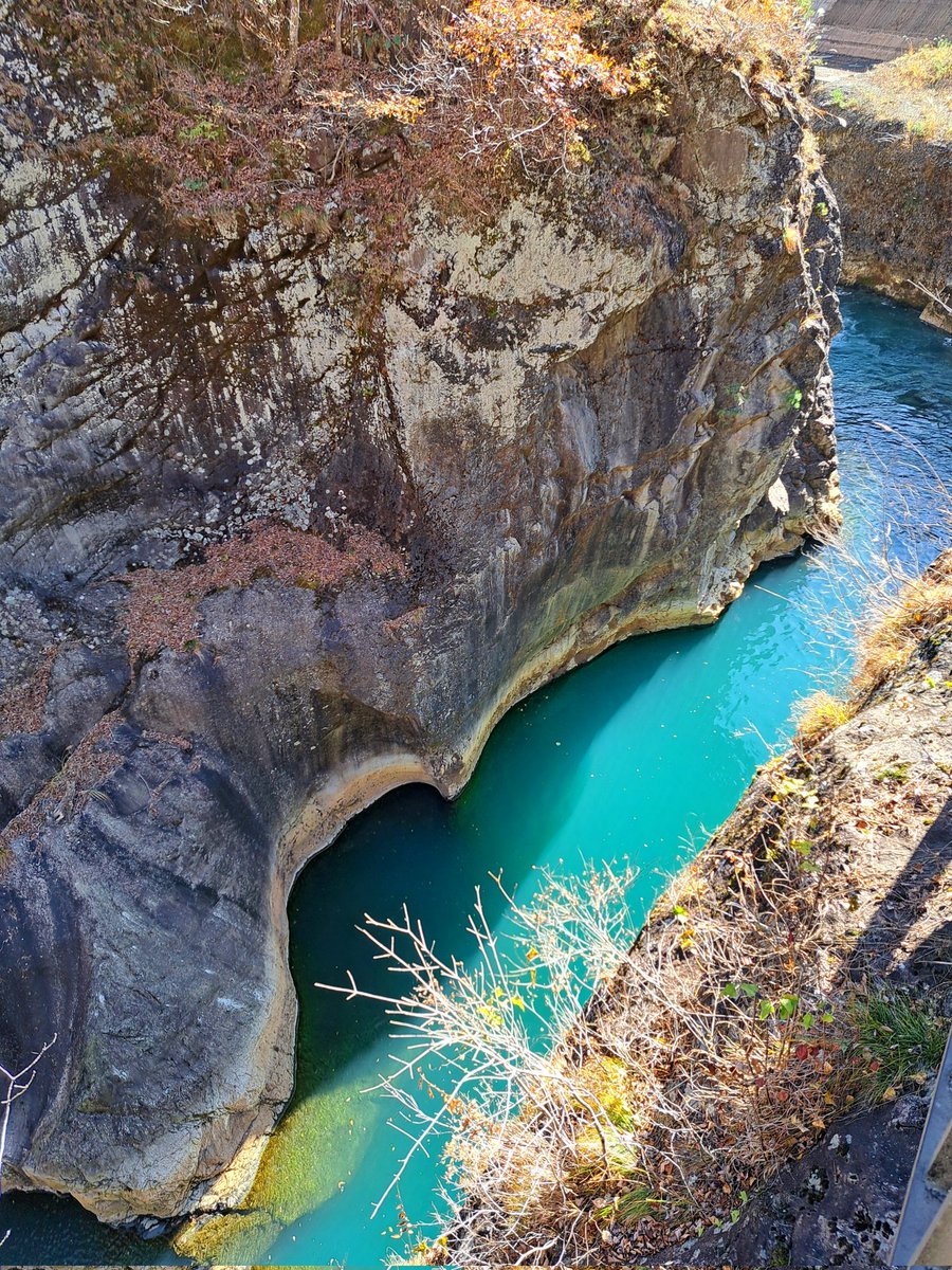 netarou_amuamu's tweet image. 息子からのプレゼントの家族旅行
お財布忘れて愉快なねたろうさん
それを知った息子の一言
「俺のがあるから良くね？(´∀`)ﾉ」
大きなお財布爆誕🥲♥

#八ッ場ダム