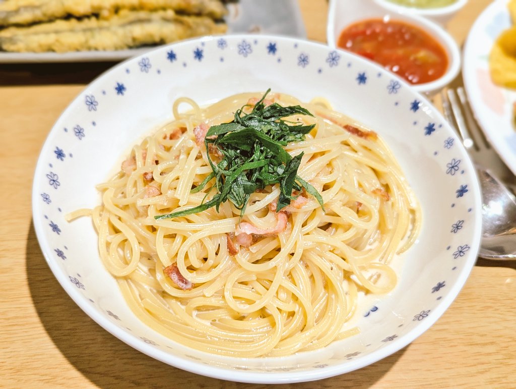 MarronTree's tweet image. そういえば忘れてたので

一昨日夜は
エビはんぺんひき肉の生春巻き包み焼きで、巨大エビチリ
タコスチップス アボカドディップ&amp;amp;タコスソース添え
クリームたらこパスタ

朝は2種のサンドイッチのワンプレート

夕方に……シーフードヌードルBIGとノーマルのカニカマ見比べ食べ比べやって夕飯作らずwww