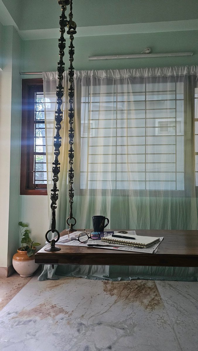 Coffeehudigi's tweet image. #day23 of #haikunovember
Today's prompt is "Shade"
I am writing a poem for the recital today!