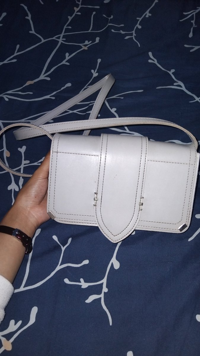 byee2buyy's tweet image. #prelovedmalang #prelovedsweater #prelovedslingbag #prelovedjeans #byee2buyy