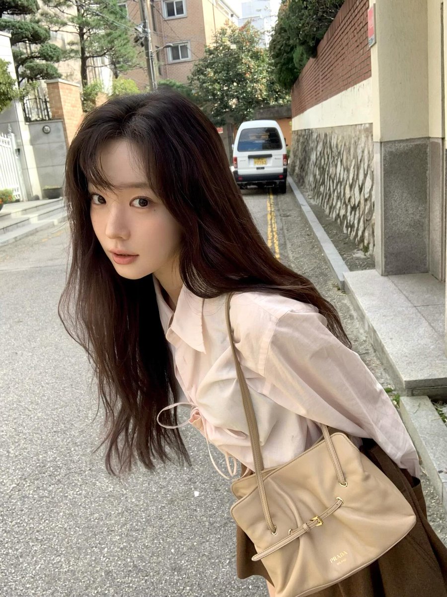 c_yoonjiiii's tweet image. Today’s mood: warm tones and quiet confidence ♡♡