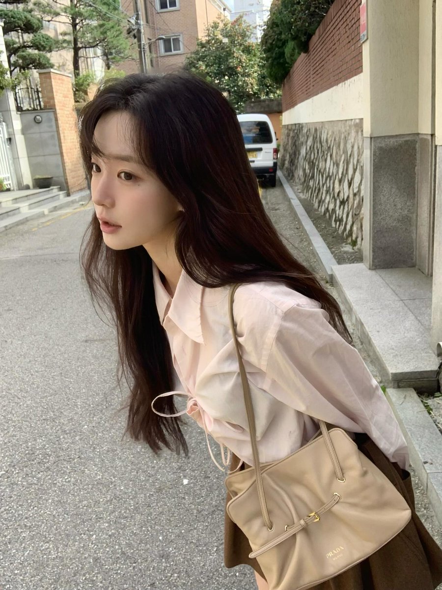 c_yoonjiiii's tweet image. Today’s mood: warm tones and quiet confidence ♡♡