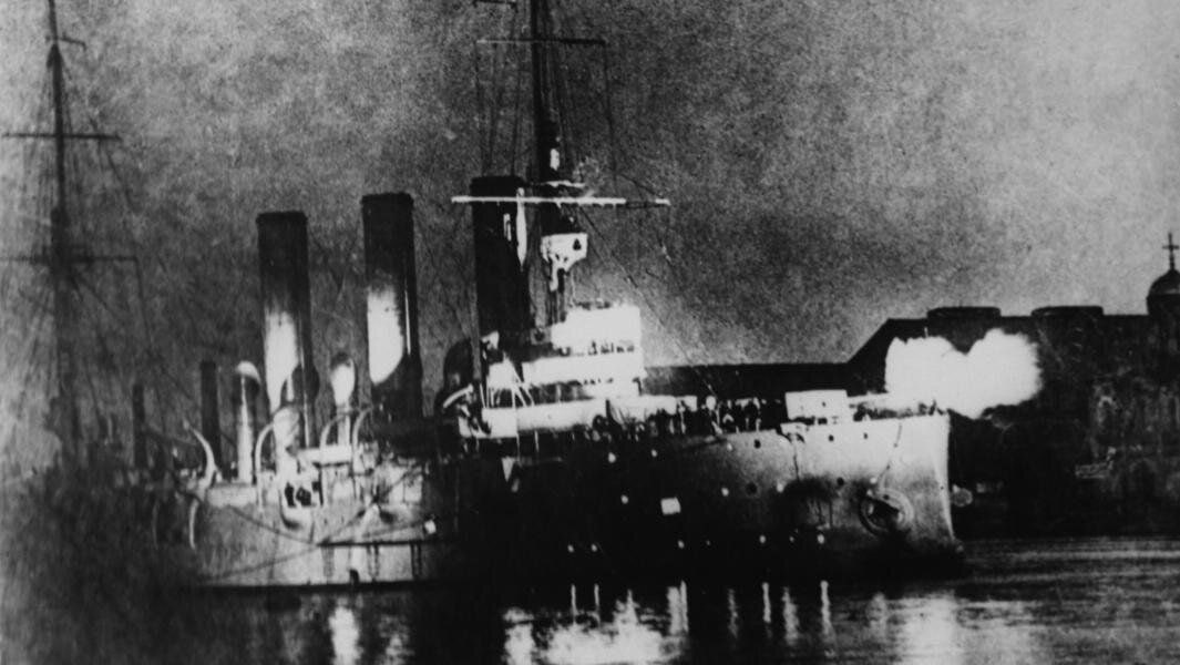 Крейсер «Аврора», выстрел с которого стал сигналом для захвата Зимнего дворца 25 октября 1917 г.