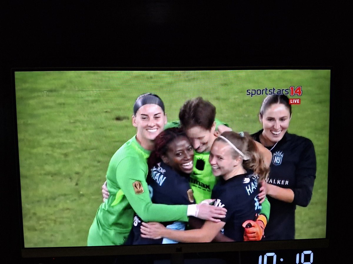 GOTHAM FC JUARA!

Tiap kali Gotham jadi unggulan akhir di playoff NWSL malah hasilnya juara #NWSLChampionship ya. Sama kayak 2023 lalu dimana Gotham jadi unggulan ke-6 dan waktu itu playoffnya cuma 6 tim.

Gol tunggal dari Rose Lavelle antarkan Gotham FC ke puncak kejayaan.