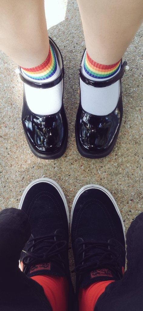 แวะกินขนมเมื่อวานที่​ the​ reise แถวประชาชื่น​ ร้านสวยอาหารโอเคขนมอร่อย​ ทิรามิสุดีมาก​ บอดี้เบา​ ๆ​รสหวานพอดีๆ พันนาคอตต้าเลม่อน​คือหอมมะนาว​ บอดี้ไม่หนัก​ของคาวก็มีแต่ไม่ได้กิน​ สวนหน้าร้านดูดีมีต้นเลม่อนลูกเบิ้มๆปลูกอยู่ร้านน่ารักดี​ แฟนที่ไปด้วยก็น่ารักมาก