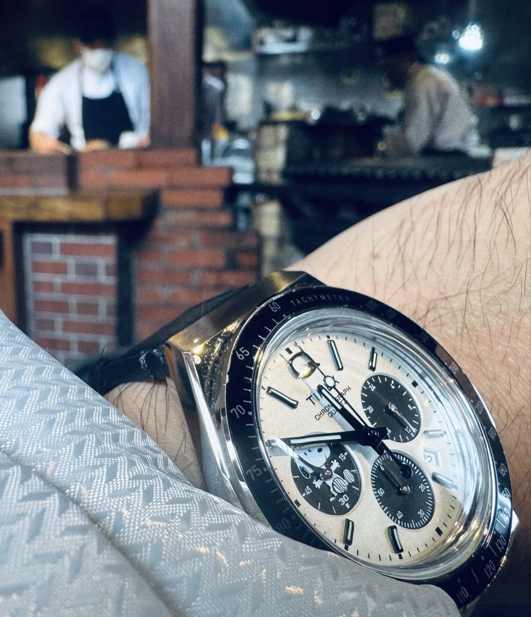 OMEGAswatch9's tweet image. 自由時間に高速でひとっ走りして、有名なステーキ🥩レストランに来ました。

1時間待ち〜
お腹ペコペコです。

#Snoopy
#TIMEX