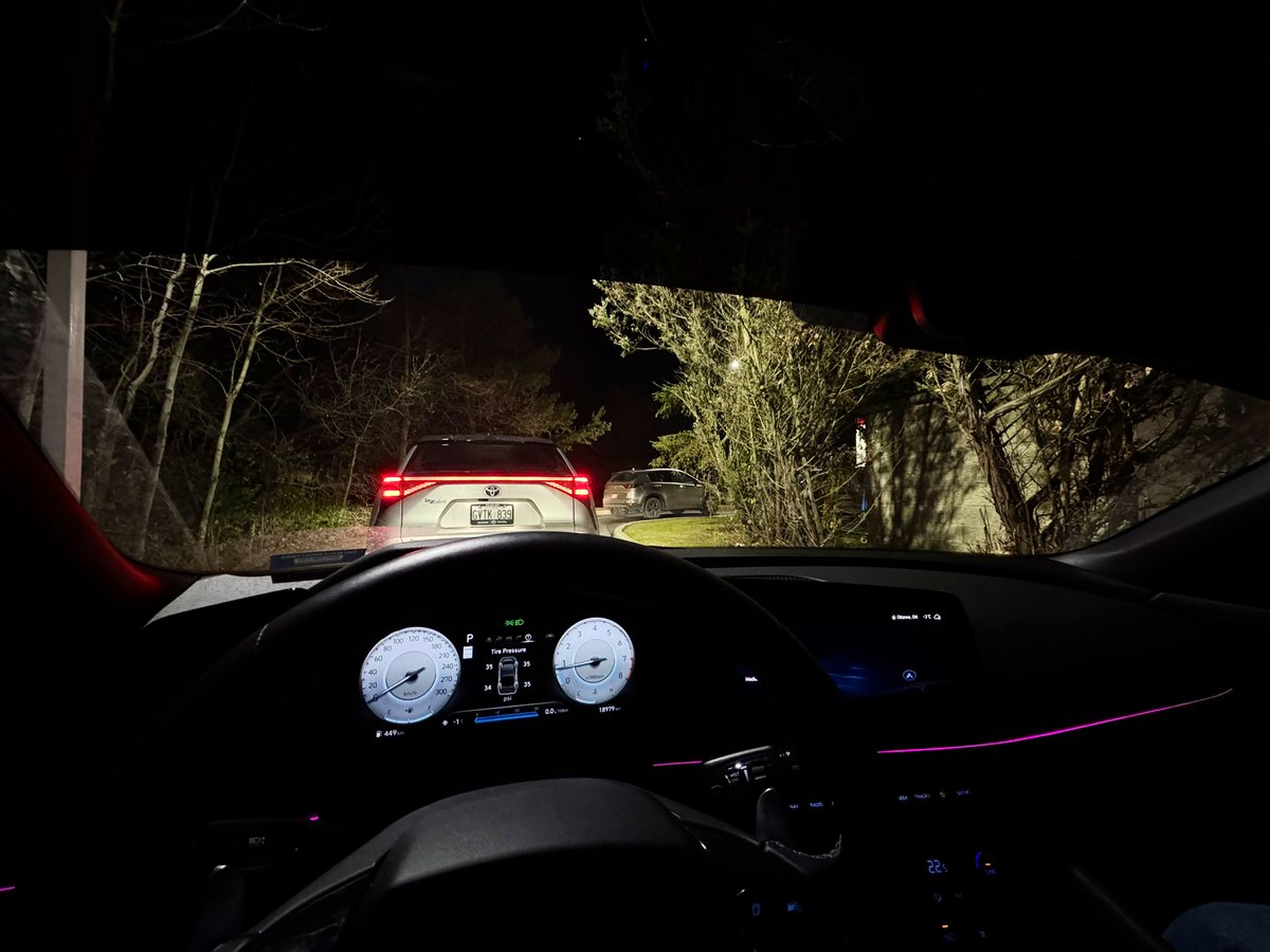 TsarinaAJ's tweet image. Ugh, stopped to get gas and get a car wash. There was no line when I pulled into the gas station. In the 2 minutes it took to fill up, 5 cars drive in line to get a car wash. Like really?! #aintnobodygottimeforthat