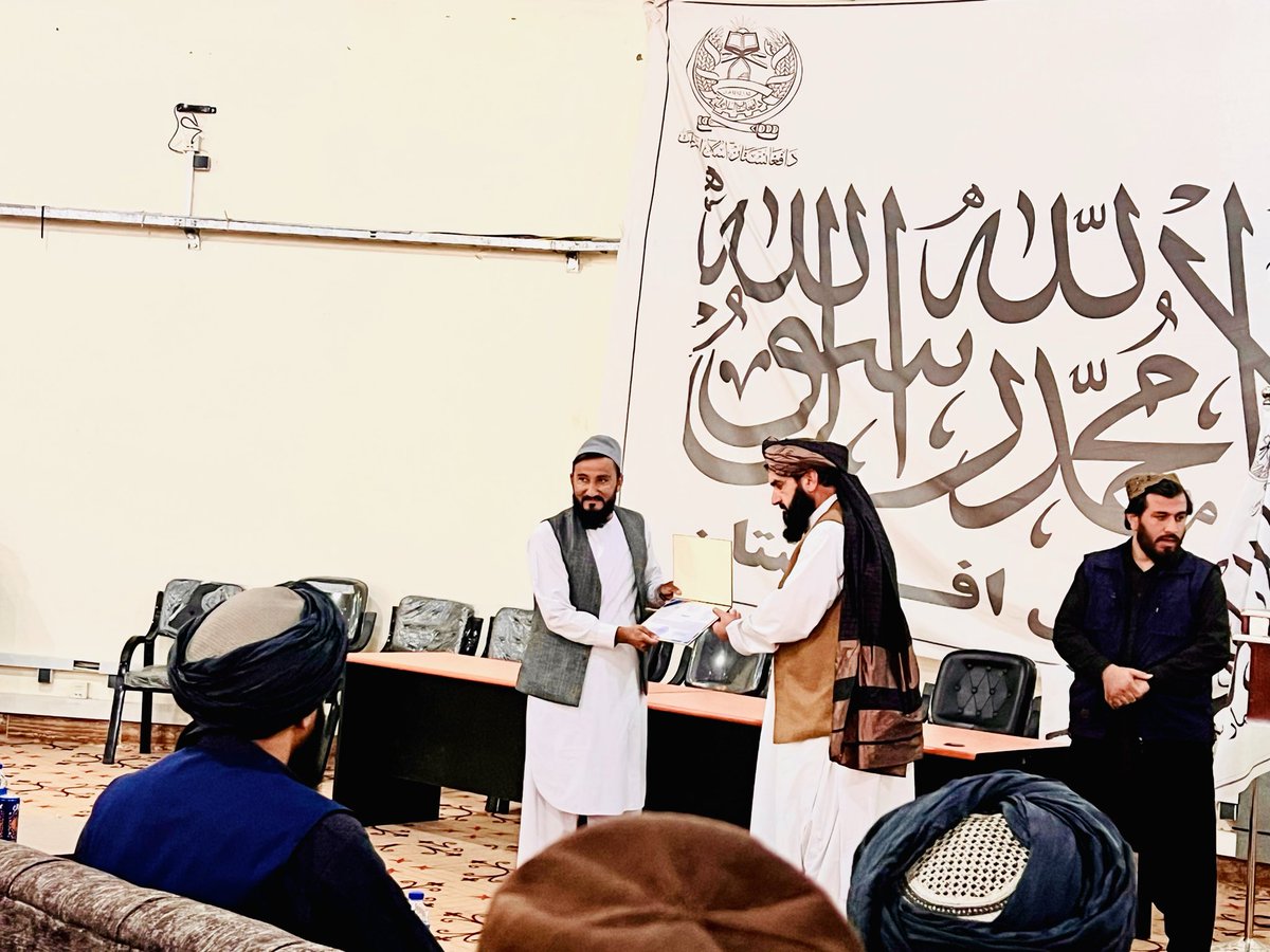 ibrahim_qani's tweet photo. «بسم الله الرحمن الرحیم»

محقق برتر، مسئولیت بیشتر… 

امروز یکی از بزرگ‌ترین آرزوهای علمی‌ام به واقعیت پیوست و زحمات شبانه‌روزی علمی ام نتیجه ملموسی داد. با افتخار اعلام می‌کنم که اخذ عنوان محقق برتر و مقام اول در بخش (مقالات خارجی) در پوهنتون فاریاب کار ساده‌یی نبود. 🎓✨ https://t.co/bCEgBMMGOD