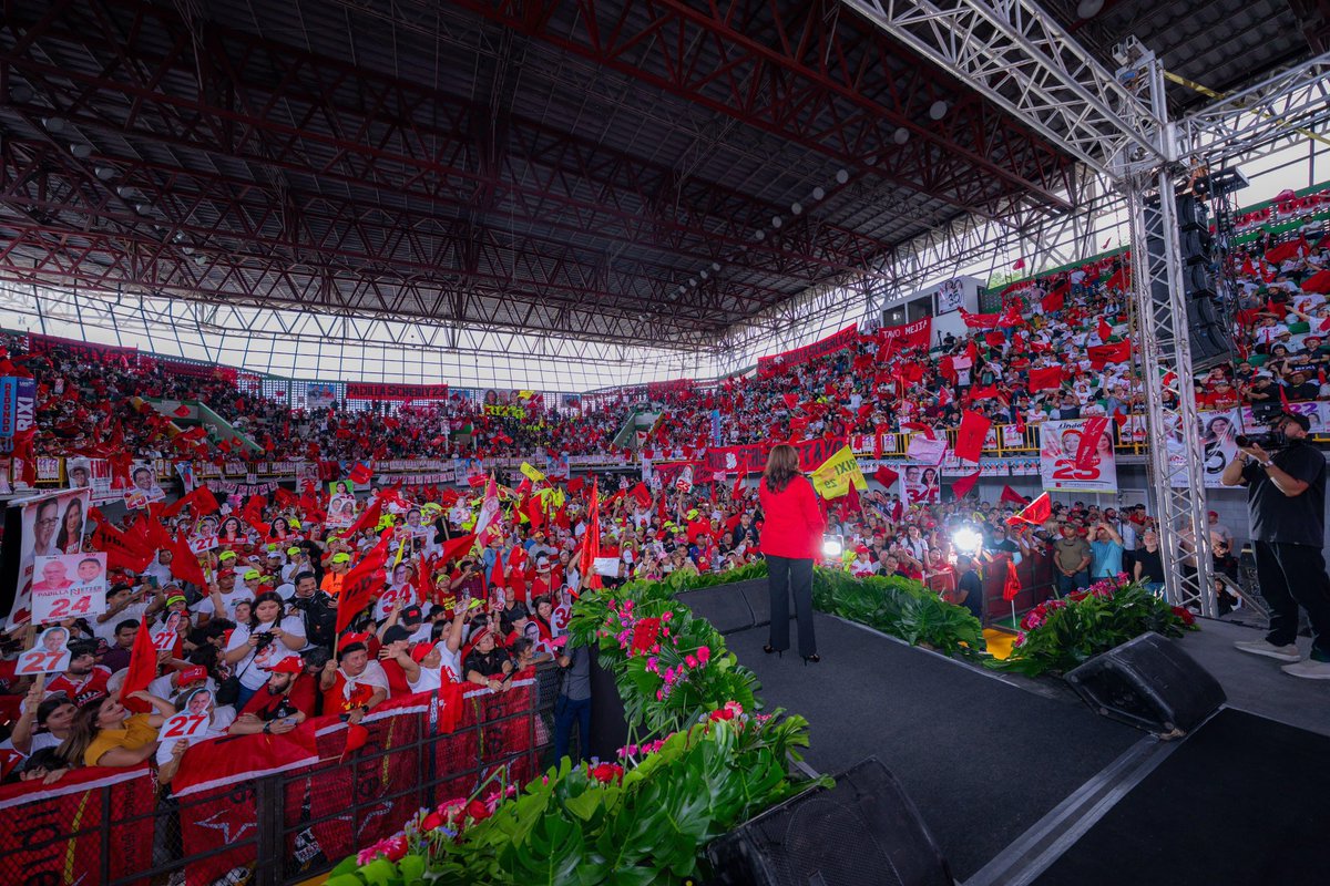En un histórico cierre de campaña de la Próxima Presidenta de Honduras, <a href="/riximga/">Rixi Moncada</a> en la ciudad industrial de San Pedro Sula envió un mensaje contundente al bipartidismo instrumento  de los grupos de poder y de la oligarquía, estos serán derrotados nuevamente por el pueblo