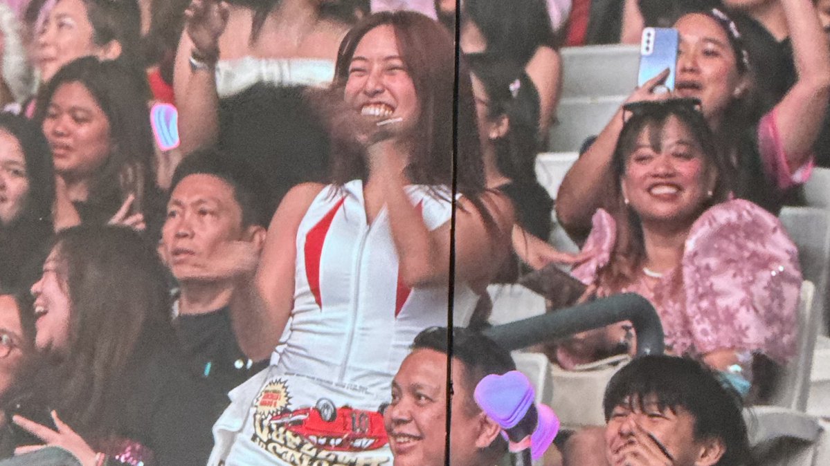 jennieaceitgirl's tweet image. im not even exaggerating when i say that during the dance challenge, there will always be one blink dressed as jennie shown at the screen 😭