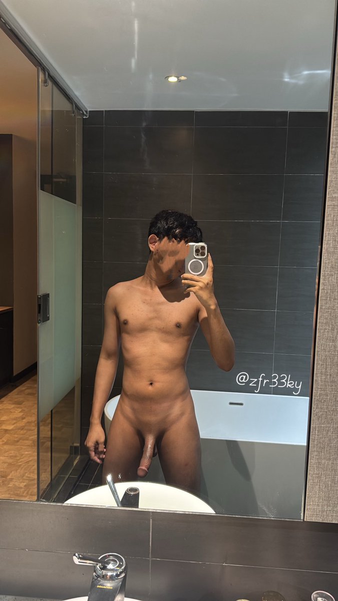 zfr33ky's tweet photo. here’s two version bcs why not?

SFW:                                         NSFW: https://t.co/cHQ4HF1akm