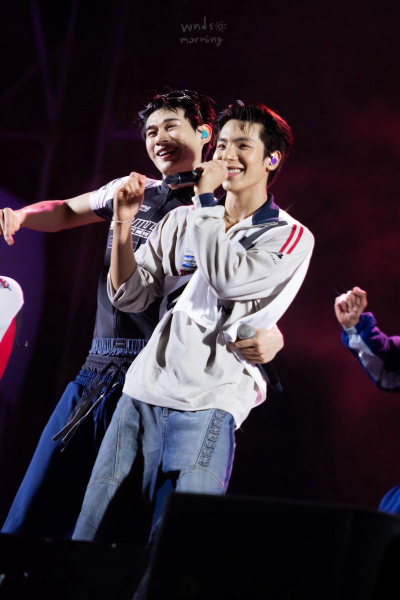 _pjsaturns's tweet image. พี่จูทำไรรร มันจะมีคนอิ่มความสุขเกิน (เราเอง)🤯🫠

#BEACHBOYS2025xATLAS
#JuniorATLAS #JetATLAS 
#ATLAS_th #ATLASth