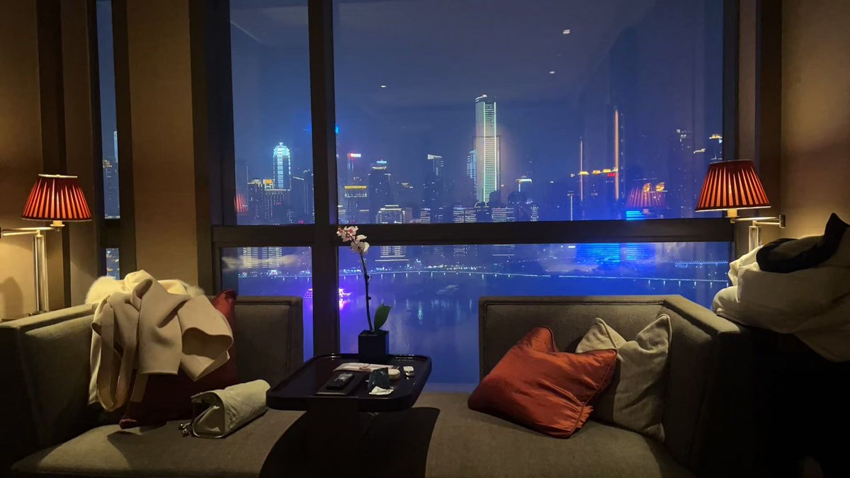 yuwang023's tweet photo. 重庆丽晶酒店南滨路的夜景真的很nice，去年的图了，upko的工具确实质感不错。

#重庆 #女m #母狗 #反差 #调教 #sm https://t.co/cF05gw2MCy
