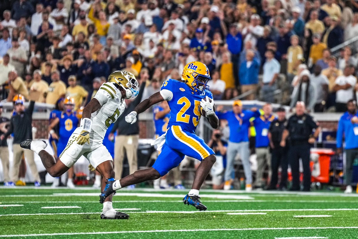 Pitt_FB's tweet photo. The @Jakyrian_Turner Game™️ https://t.co/QwJ5LoSyG9