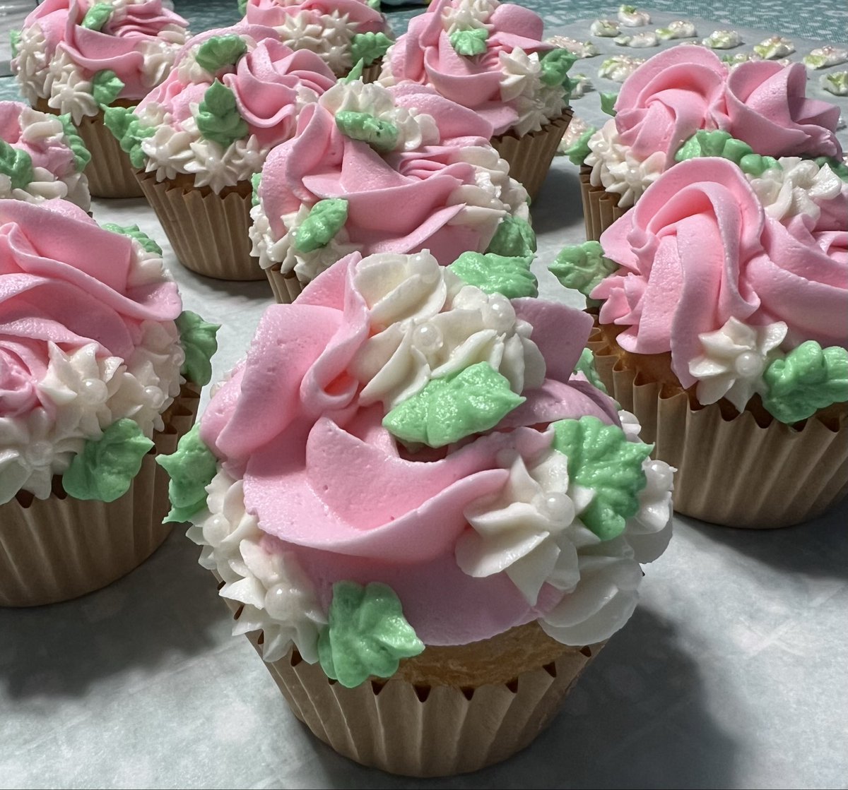 Symphony_Hale's tweet image. Saturdays are for cupcakes…🧁

#CupCakes