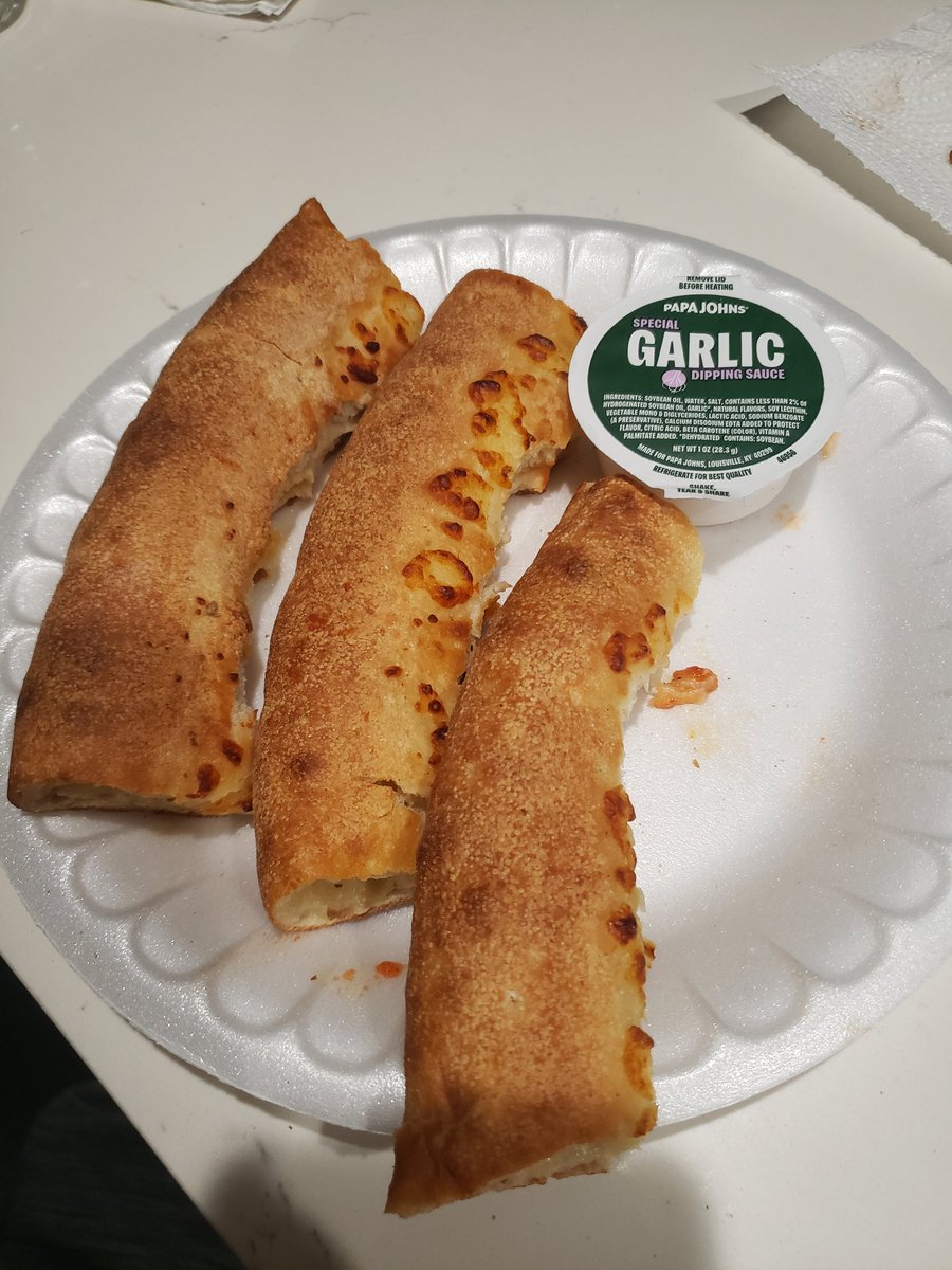 DamesClarion's tweet image. About to eat this garlic sauce for the first time in like 7+ years let's see if it's as good as I remember