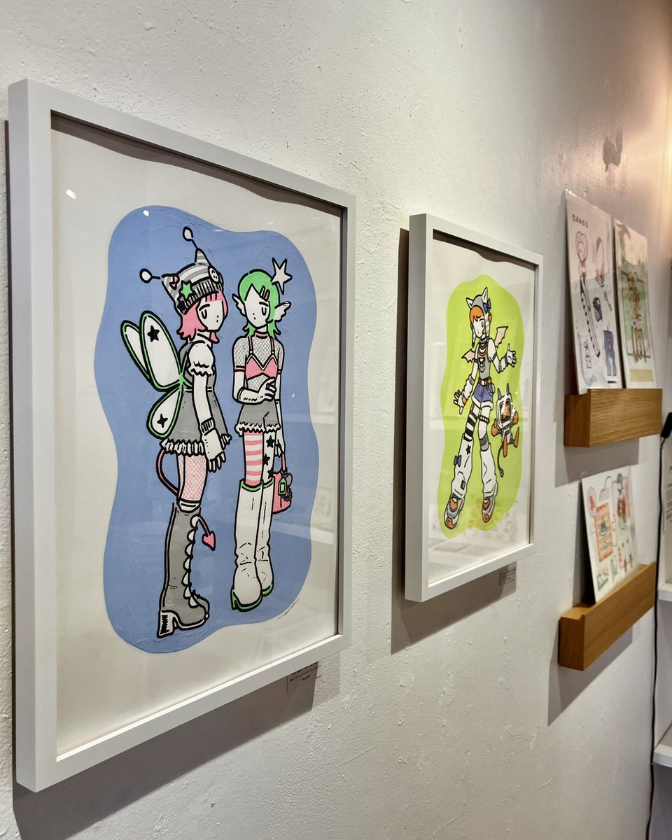 ondo_creative's tweet photo. 【GALLERY｜@ondo_creative】

あんのん個展
『unknown people』

最終日、オープンいたしました◎

イラストレーター・あんのんさんの個展を開催。
本展では〈unknownなpeople〉あんのんぴたちをモチーフにした作品を展示しています。

柔らかいけど動じない、明るくて静かで、波立たない水面のような。
そこにいるだけで、安心感を感じさせてくれるような存在たち。

ファンシーな可愛らしさはもちろん、その時々の気持ちによって、見え方や感じ方が少しずつ変わるような、対話するように鑑賞者と静かに向き合ってくれる作品の奥行きをお楽しみください。

あんのんさんは15時頃から在廊予定です♪

※最終日のため17:00クローズです

詳細→ https://t.co/wSc0O98JL9