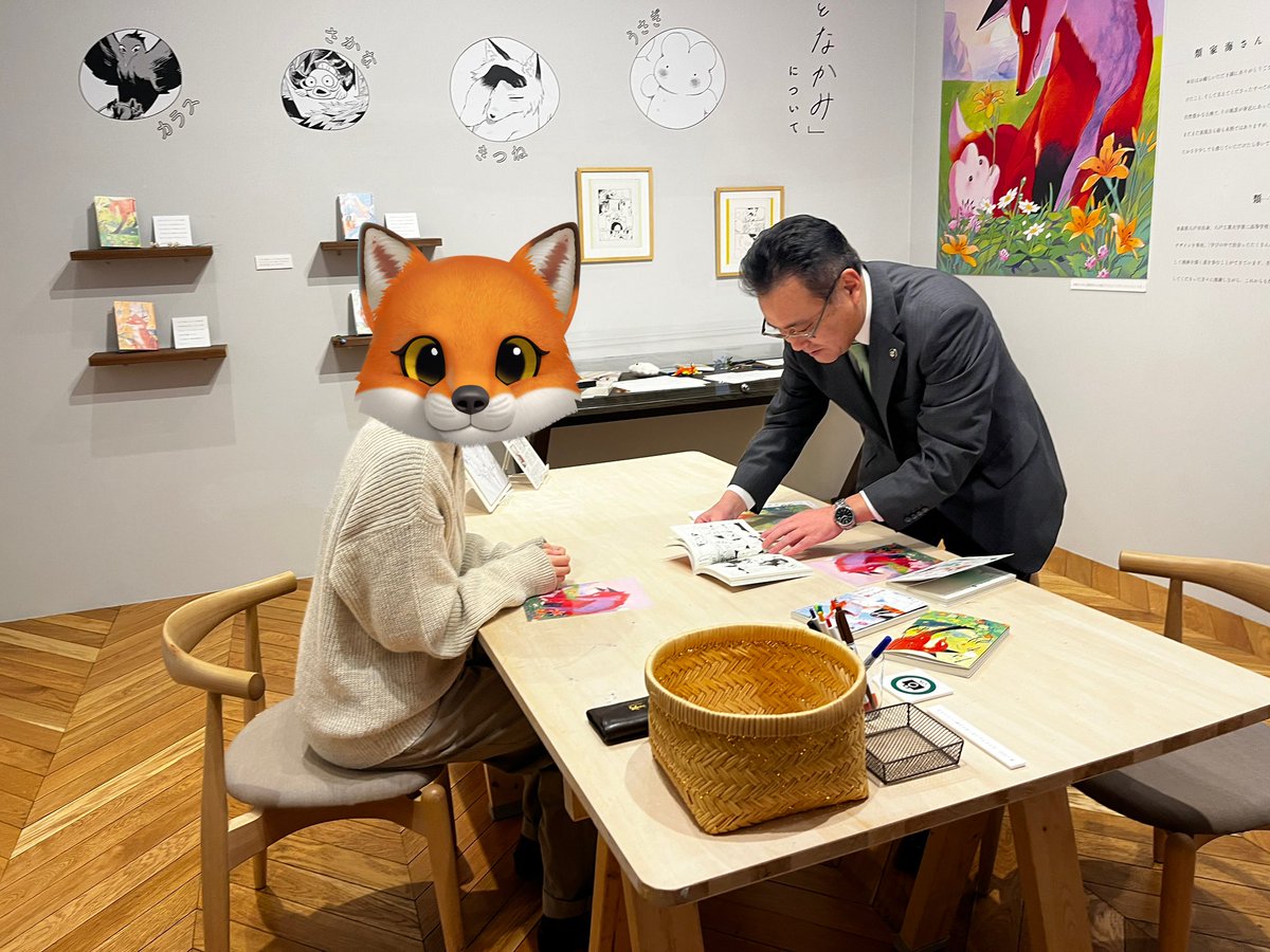 現在八戸ブックセンターで「けなわとなかみ展」を開催中！

本日、八戸市の熊谷雄一市長が「けがわとなかみ展」を訪問されました🐰
類家先生に沢山感想を伝えてくださいました✨

けがわとなかみ展は11/30までです🐰
8book.jp/bookcenter/799…