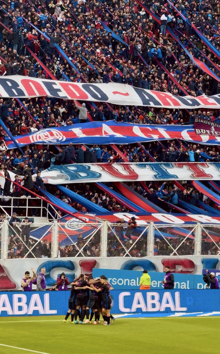 Rodri_Vizcarra's tweet photo. #SanLorenzo cierra un buen año con puntos altos, con apariciones como las de Gulli, Perruzzi, Ladstatter y con proyección a futuro.

El equipo de Ayude demostró compromiso, ganas y hambre. En un contexto totalmente adverso terminó clasificando nuevamente a una Copa Internacional. https://t.co/auKnKjNnPk