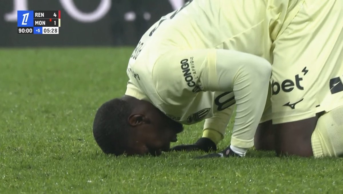 “When Allah delays, He’s not denying you — He’s protecting you, preparing you, and shaping your heart for something better. Hold on with patience; His plan is never late.”

Good morning good people 
Have a blessed Sunday 🙏