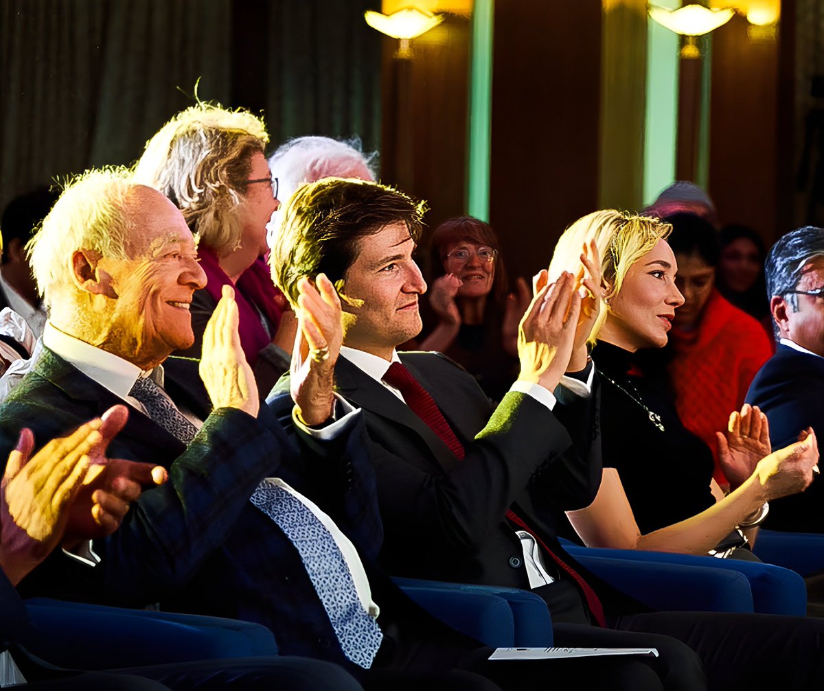 The Ismaili 
Prince Amyn, and Prince Aly Muhammad applaud the Triveni Quartet, celebrating their mesmerising performance.
Photo: Sarfaraj Khorasi