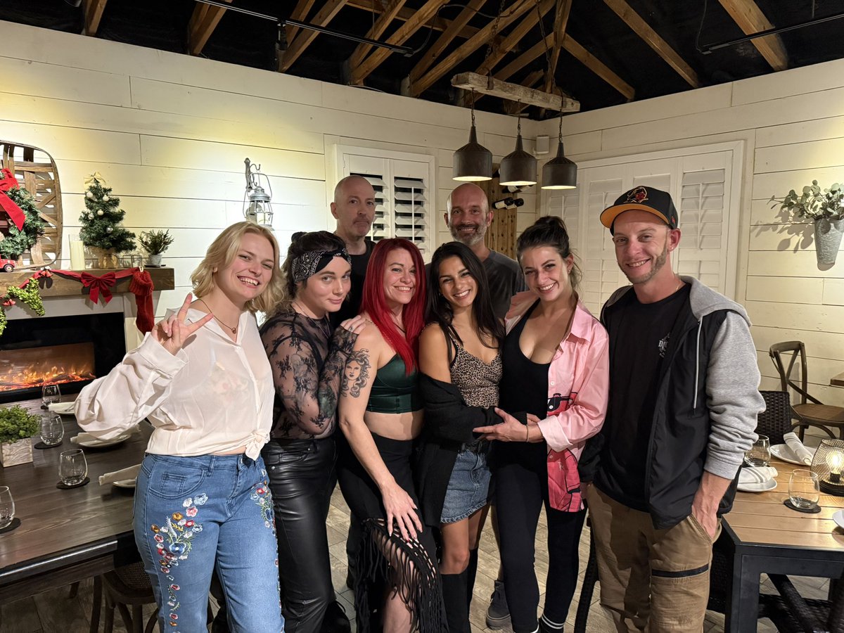 doctoreimages's tweet photo. When the restaurant has no clue who they had dining tonight. #funfetishfriendship #thefoxxoffice @GrowingSunny @CatherineFoxx @Nancifer_ @addams_misty @Indicafetish @IslandBoyVids @1_Room_Studios https://t.co/z0CFe7oXhW