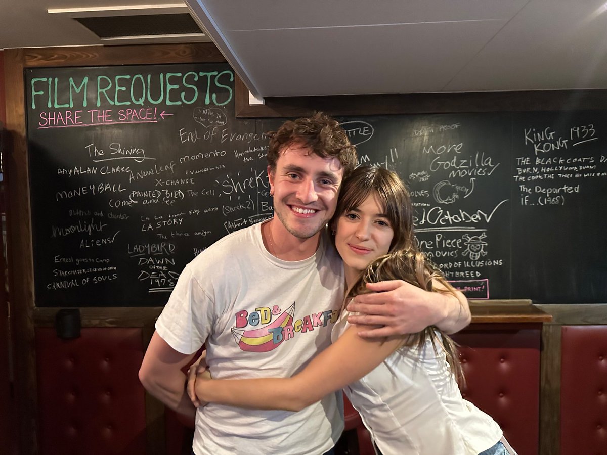 rebeccalee0429's tweet image. The close friendships that Paul Mescal has with his costars is 😆🥰🥰😍❤️😙. Hope we get   them all in a project sooner than later 🫠🥰😄. 
#Paulmescal #friendship