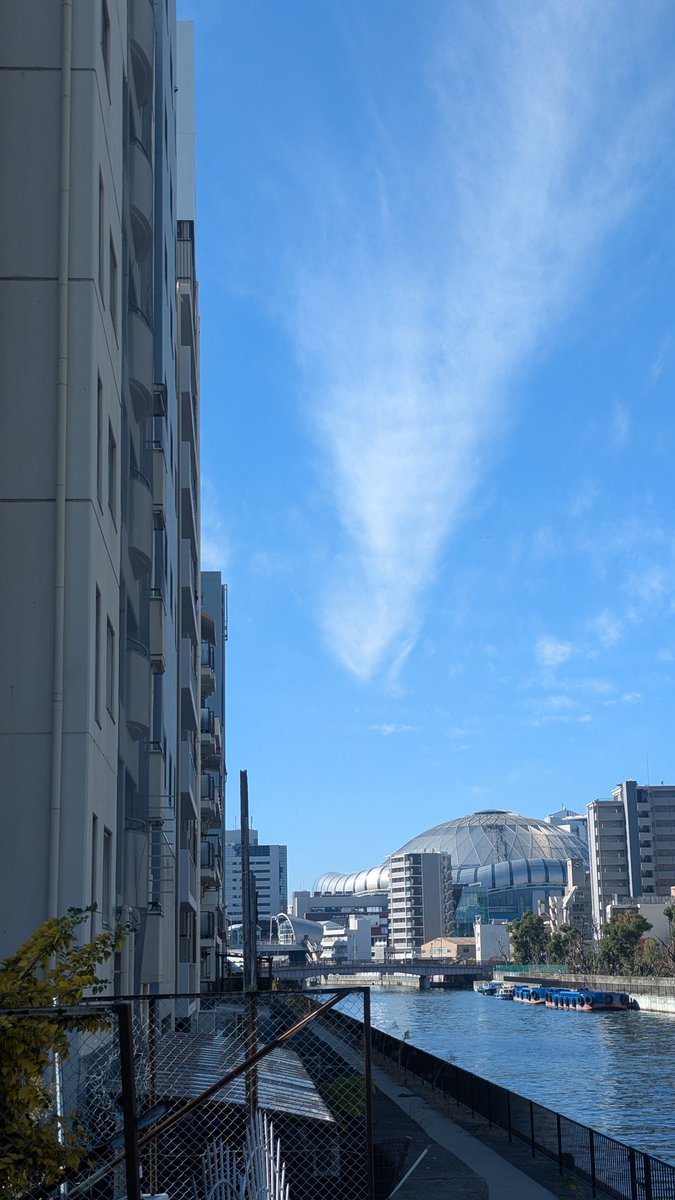 GeeOctz97's tweet photo. 天気がめちゃ良いので、なんば駅から京セラドームまで歩いた https://t.co/Pxr26aEMQ7