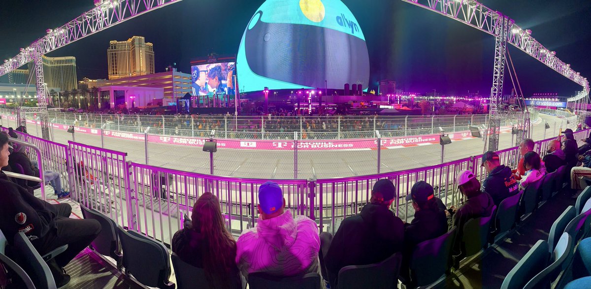 Capt_Fishpaste's tweet image. Time for some F1.