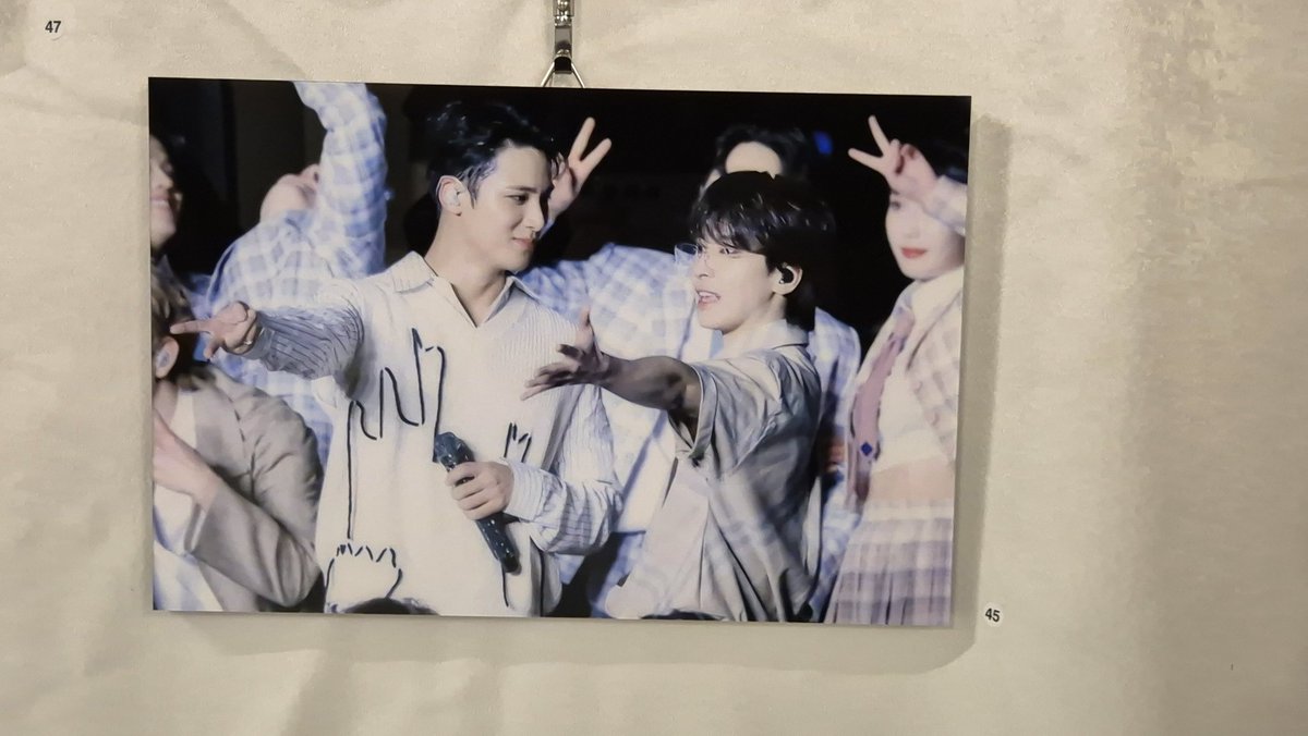 se_orryyy's tweet photo. 보니까 진짜로 민->원을 보고 둘다 웃고있는 사진이 많더라구요 이게 민원코어야..🥹 아 벅차 https://t.co/ajbrDLRFAi