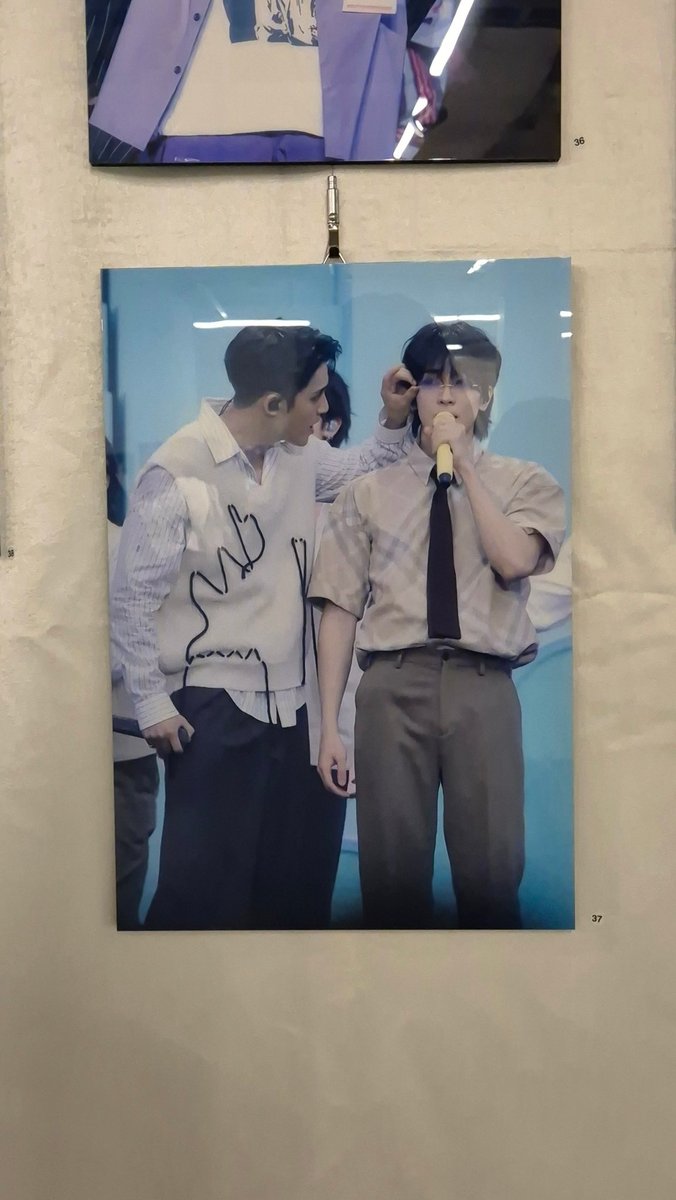 se_orryyy's tweet photo. 보니까 진짜로 민->원을 보고 둘다 웃고있는 사진이 많더라구요 이게 민원코어야..🥹 아 벅차 https://t.co/ajbrDLRFAi