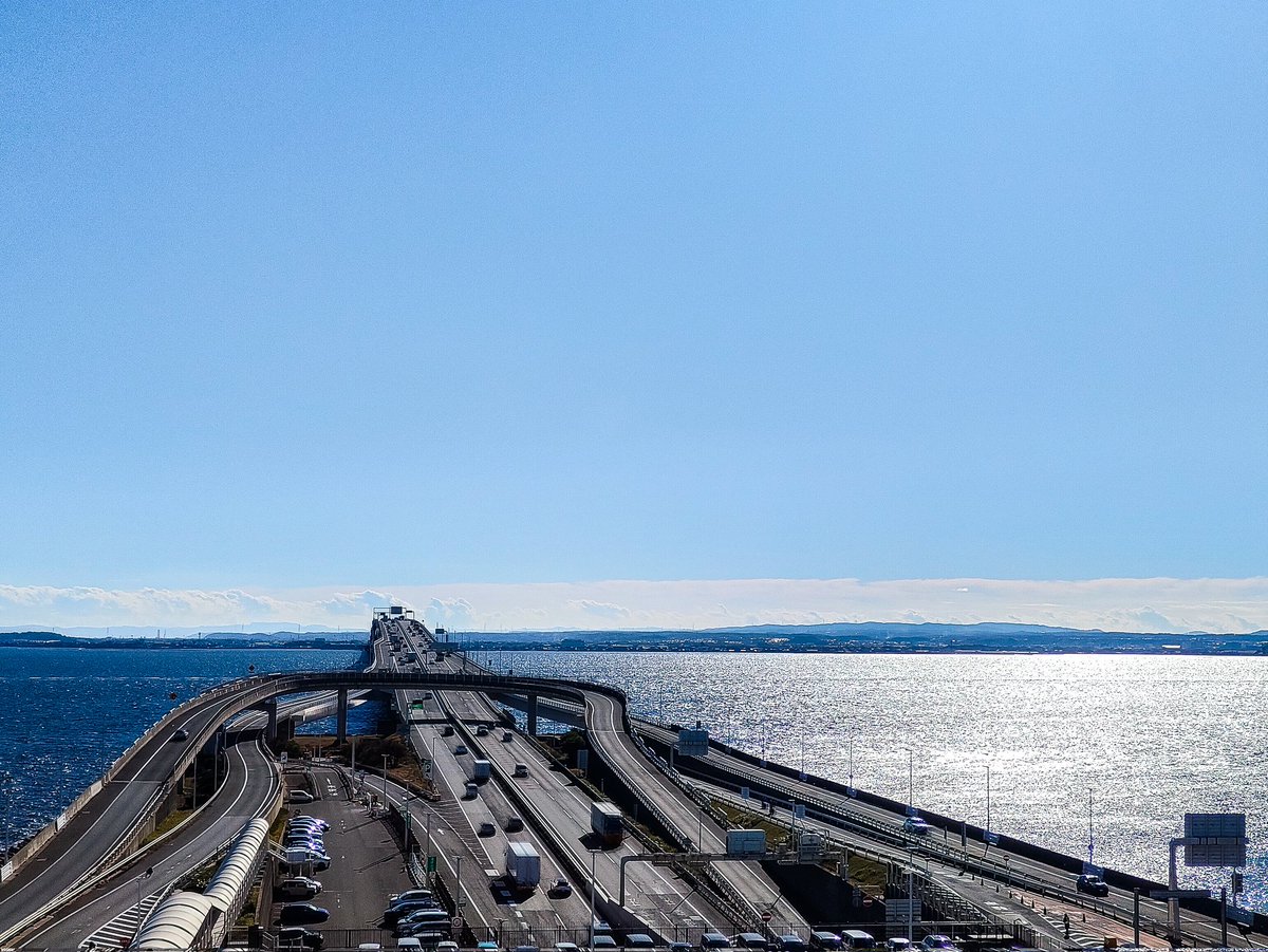 昨日は千葉へドライブへ行ってきました🚙まずは海ほたるに立ち寄りましたが、快晴で富士山やランドマークタワーやスカイツリーなどがはっきり見えていて綺麗でした✨
この後は紅葉見に次なる場所へ移動します🚙💨